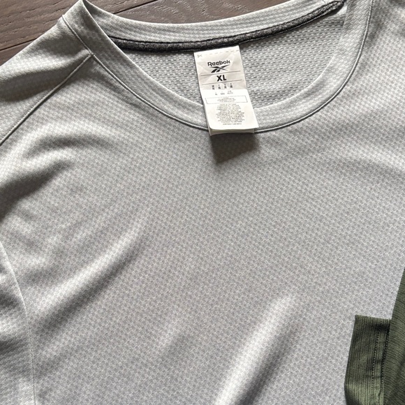 4 Reebok Tops - Picture 4 of 5